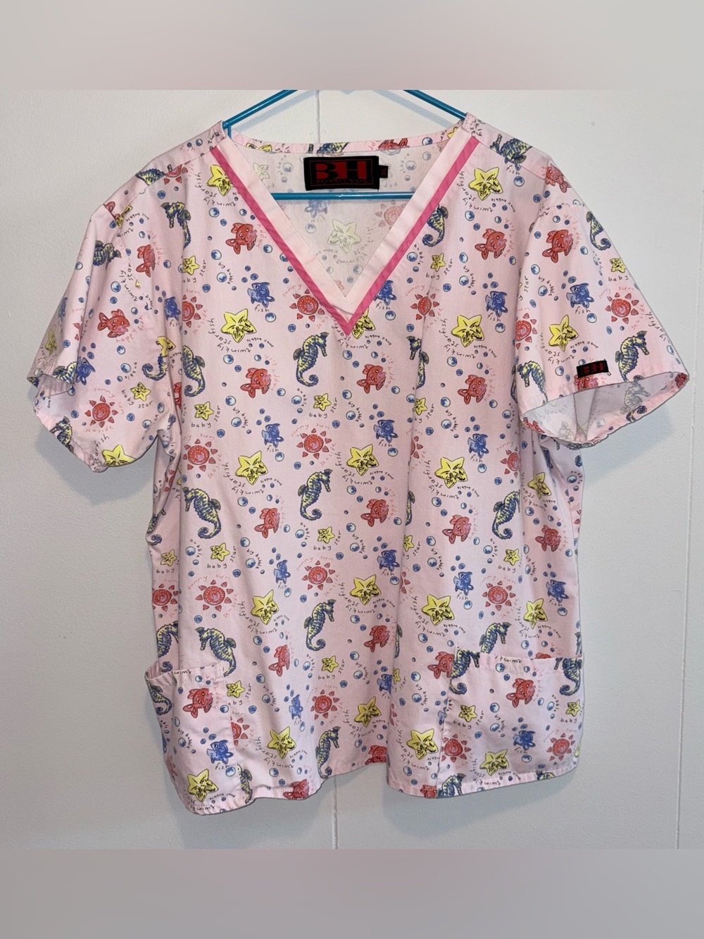 BH Beverly Hills Uniforms 2XL Pink Sea Life Scrub Top Seahorse Fish Crabs
